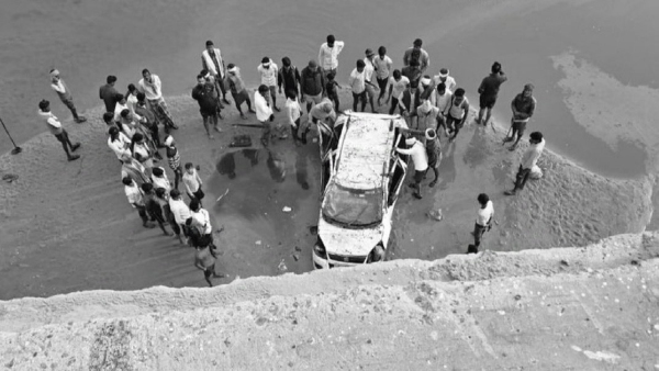 Based On Google Maps 3 People Traveled Across An Incomplete Bridge In Uttar Pradesh