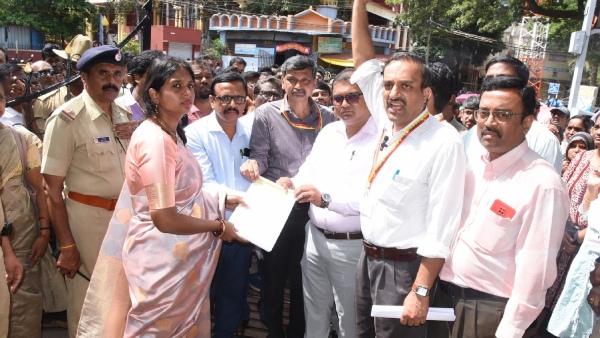 Tumkur Doctors And Health Officers Protest Against Zilla Panchayat CEO Tumkur Doctors And Health Officers Protest Against Zilla Panchayat CEO