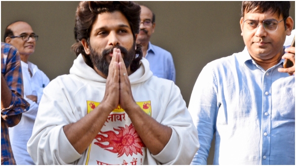 Tomatoes thrown protest outside allu arjun house