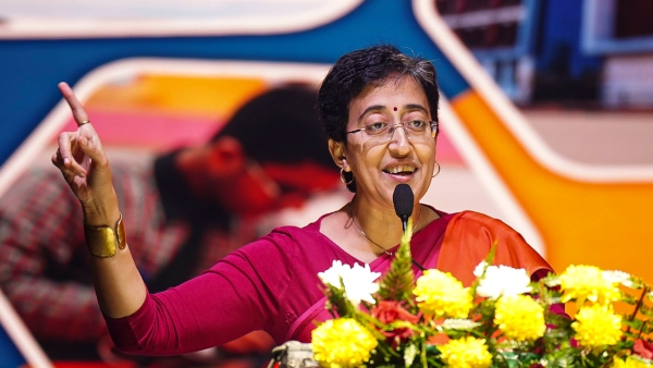 Delhi Election Updates Delhi Assembly Election CM Atishi Marlena Singh vs Smriti Irani Fight