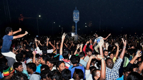 New Year 2025 High Alert in Bengaluru Police Officers Meeting with Bouncers