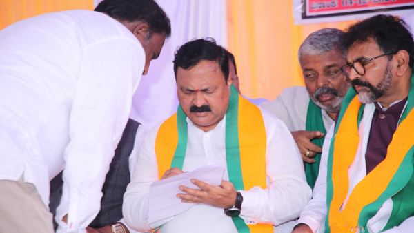 CM Change Discussion Congress Confusion Raised By BJP MLA Mahesh Tenginakai