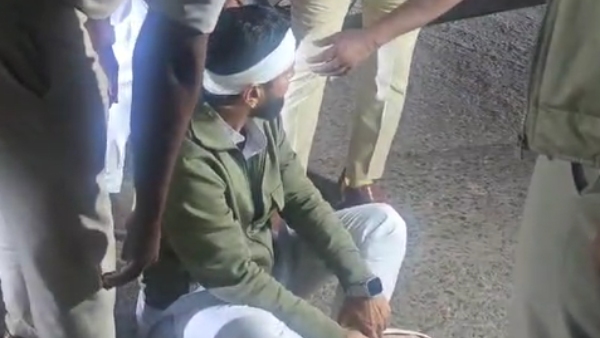 BJP MLC C T Ravi Arrest BJP Activists Protest In Front Of Police Station