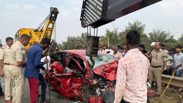 Terrible Road Accident in Pune-Bengaluru National Highway Four people died