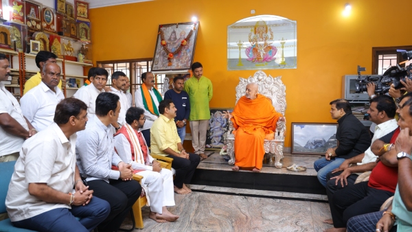 Karntaka BJP Leaders Inquired About The Health Of Chandra shekharanatha Swamiji