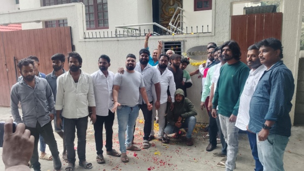 Sandalwood Actor Darshan Thoogudeepa Fans Rushed To Bangalore BGS Hospital