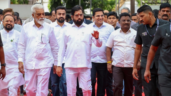 Fail To Get Minister Post i Eknath Shinde Shiv Sena MLA Resigned From Party Post