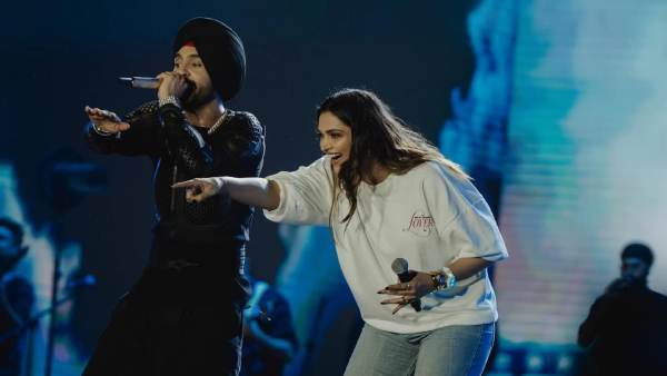 Deepika Padukone Teaches Punjabi Singer Diljit Dosanjh Kannada On Stage In Bengaluru