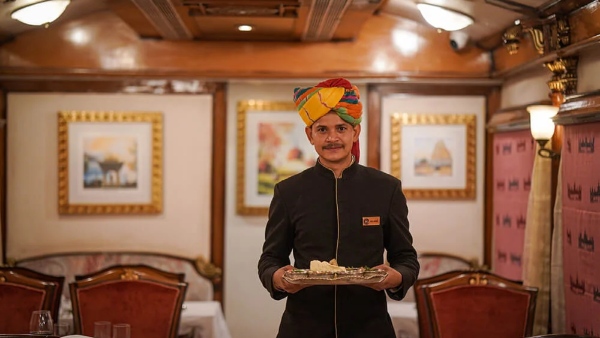Pride of Karnataka Golden Chariot luxury tourist train Here is best plan to spend your vacation