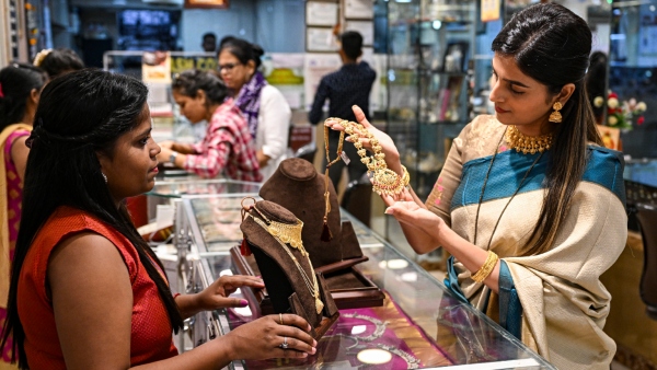 Gold Rate Today 17 December 2024 Check 22k 24k Gold Silver Price in India