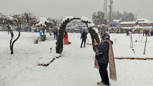 Snowfall In Srinagar Highway Closed Power Supply Cut Off