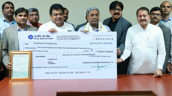 Ministers Handover Profit Cheque of Rs 108 62 Crore of KSDL to Karnataka Government