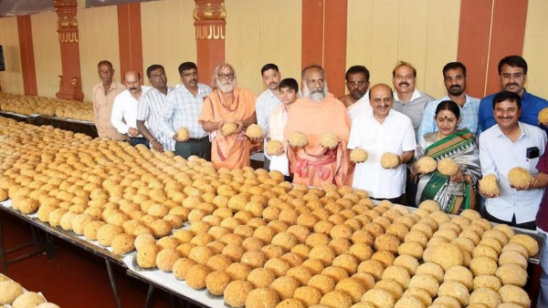 Two Lakhs Laddus Distribution In Mysuru For New Year Celebration Two Lakhs Laddus Distribution In Mysuru For New Year Celebration