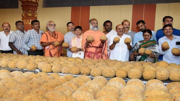 Two Lakhs Laddus Distribution In Mysuru For New Year Celebration Two Lakhs Laddus Distribution In Mysuru For New Year Celebration