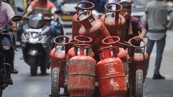 The Price Of A Cylinder For Commercial Use Has Increased By Rs 16 5 From Today