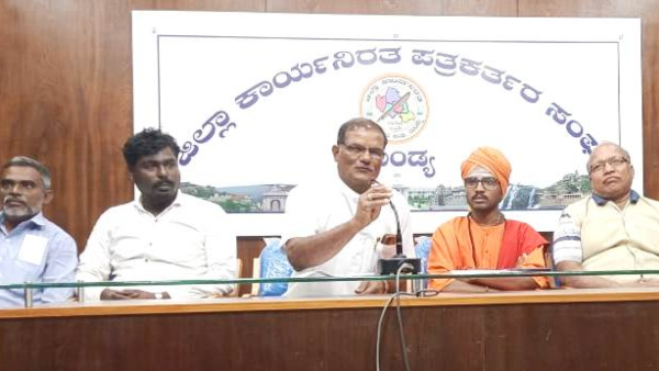 Lingayat Mahasabha Warns Politicians Against Insulting Basavanna