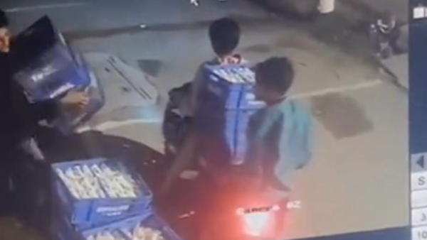 Thieves Have Stolen The Milk Kept Near The Milk Booth In Bengaluru