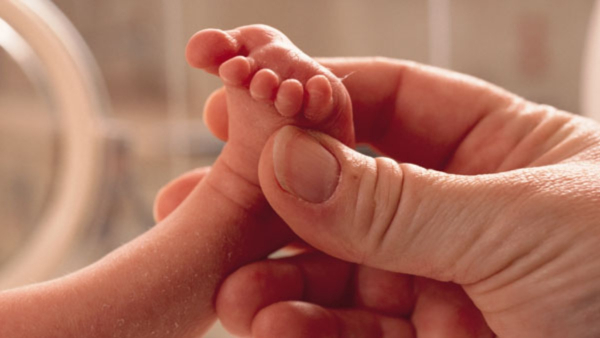 Mother Throws Infant Into Lake In Belagavi Rescued By Locals Mother Throws Infant Into Lake In Belagavi Rescued By Locals