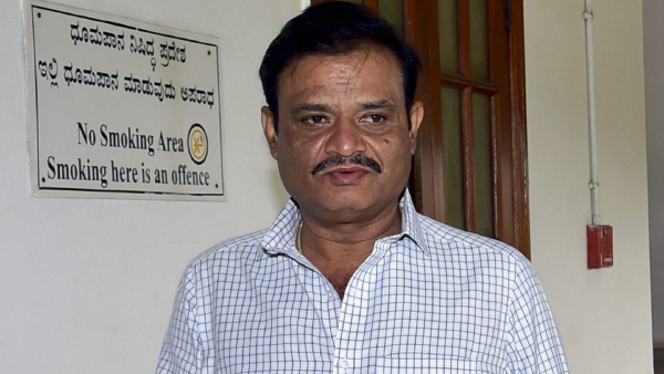 Munirathna Egg attack on BJP MLA Munirathna 3 Congress members arrested