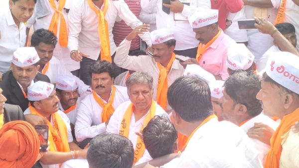 Police Lathi Charge On Panchamasali Protesters In Belagavi Over 2A Reservation