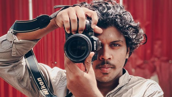 Photographer Duped In Mysuru Camera Worth 8 Lakh Stolen During Pre-Wedding Shoot Setup