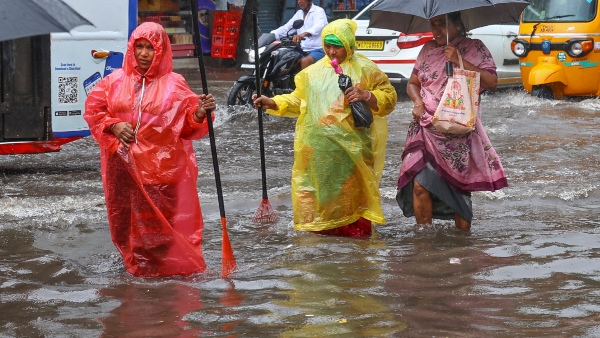 Karnataka Rains Heavy Rainfall Forecast in These districts in next 48 hours From December 1