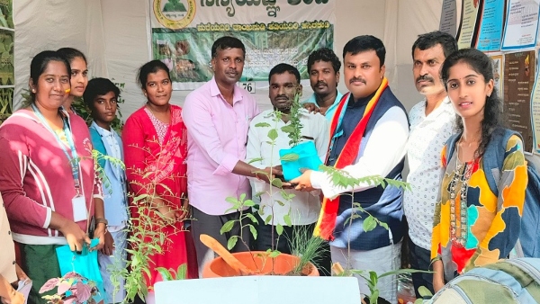 Read Poetry At Mandya Kannada Sahitya Sammelana And Get Special Prize