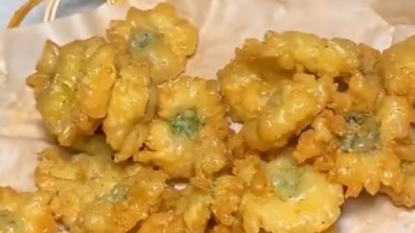 A Unique Video Of Pakodas Made With Sevantige Flowers Has Gone Viral