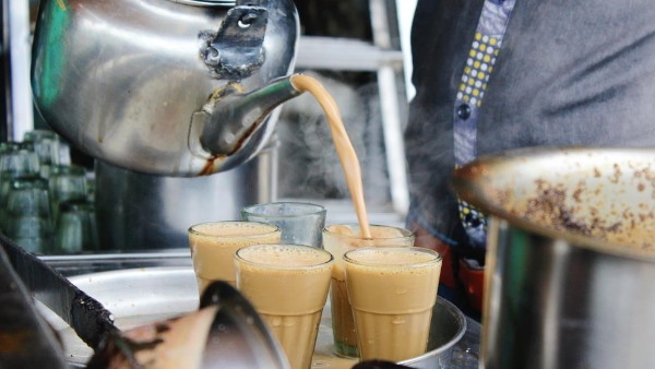 Viral Video Bengaluru Traffic Police Allegedly Using Tea Stall QR Codes For Bribes