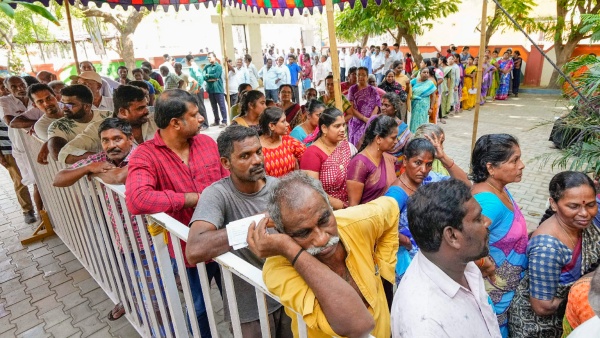 20-Hour queue for tirupati darshan andhra pradesh ocean of devotees by year-end