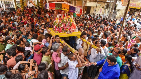20-Hour queue for tirupati darshan andhra pradesh ocean of devotees by year-end
