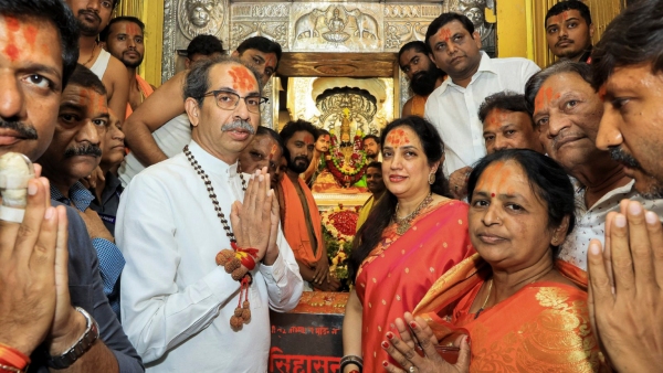 Uddhav Thackeray getting back on track after defeat Shiv Sena away from Congress Uddhav Thackeray getting back on track after defeat Shiv Sena away from Congress