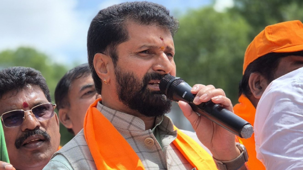 Women s Congress Protests Against C T Ravi With Unique Demonstration In Hubballi