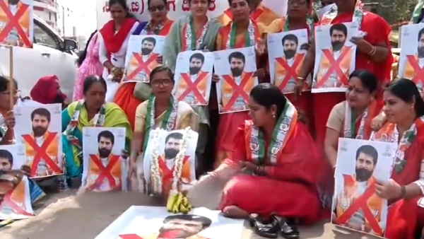 Women s Congress Protests Against C T Ravi With Unique Demonstration In Hubballi