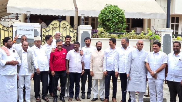 Karnataka BJP Leaders Meeting In BS Yediyurappa House