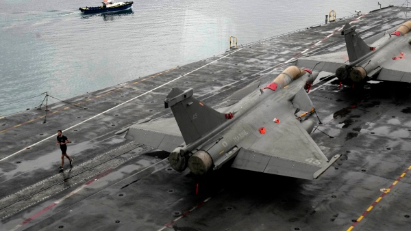 Modi Visit to France 26 Rafale Fighter Jets to Join Indian Navy Soon Modi Visit to France 26 Rafale Fighter Jets to Join Indian Navy Soon