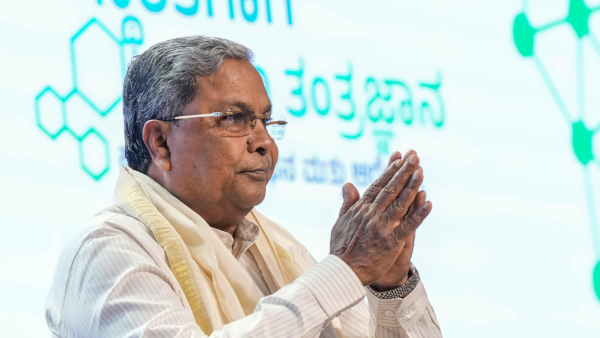 Chief Minister Siddaramaiah Scolded District Collector Diwakar Video Viral