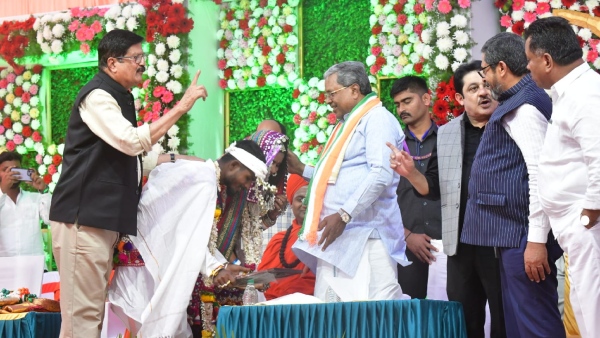 CM Siddaramaiah Attends Multi-faith Mass Wedding Ceremony In Vijayanagara District CM Siddaramaiah Attends Multi-faith Mass Wedding Ceremony In Vijayanagara District