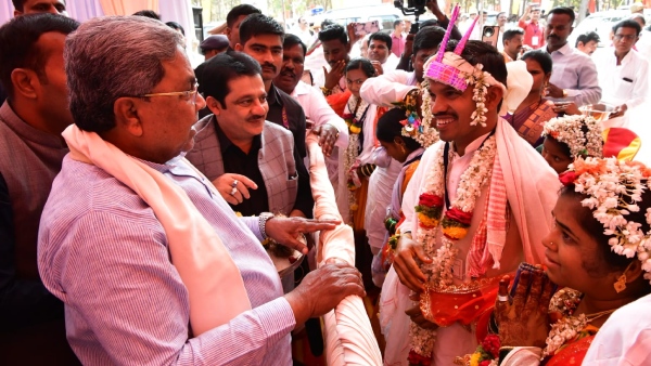 CM Siddaramaiah Attends Multi-faith Mass Wedding Ceremony In Vijayanagara District CM Siddaramaiah Attends Multi-faith Mass Wedding Ceremony In Vijayanagara District