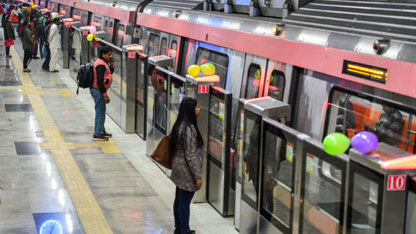 Delhi Metro Passengers Forget Their 89 Lap tops Mobiles Rs 40 Lakh Cash and More Items Delhi Metro Passengers Forget Their 89 Lap tops Mobiles Rs 40 Lakh Cash and More Items
