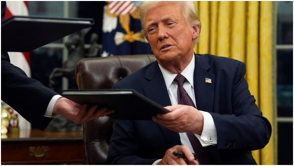 Deportation flights white house photos shared