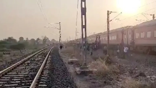 Tea seller causes train accident- Deputy Chief Minister Ajit Pawar reveals shocking news Tea seller causes train accident- Deputy Chief Minister Ajit Pawar reveals shocking news