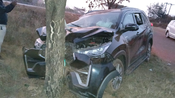 Who Are Injured In Minister Lakshmi Hebbalkar Car Accident At Belagavi