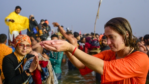 Maha kumbh mela 2025 abu dhabi muslim woman Sally El Azab visit maha kumbh what she said Maha kumbh mela 2025 abu dhabi muslim woman Sally El Azab visit maha kumbh what she said