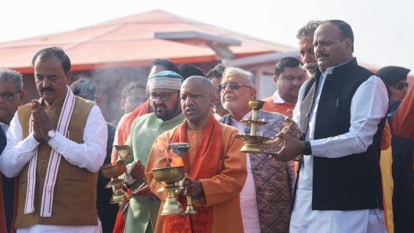 UP CM Yogi Adityanath Perform Holy Dip At Triveni Sangam During Mahakumbh Mela UP CM Yogi Adityanath Perform Holy Dip At Triveni Sangam During Mahakumbh Mela