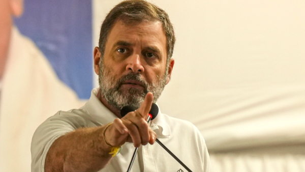 Nirmala Sitharaman Gives a lecture to Opposition Leader Rahul Gandhi