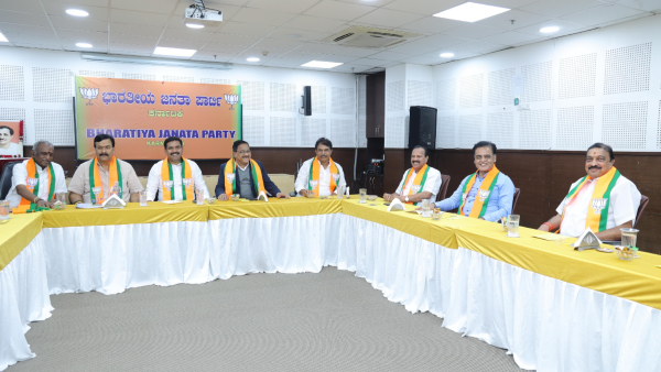 Karnataka BJP Incharge Radha Mohan Das Agarwal hold Meeting with BJP MLAs