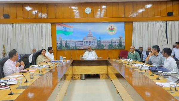 CM reprimanded officials for the habit of spending funds only at the end of the financial year
