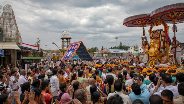 Tirupati tirumala sarva darshan tokens will be banned from february 3 to 5 Tirupati tirumala sarva darshan tokens will be banned from february 3 to 5
