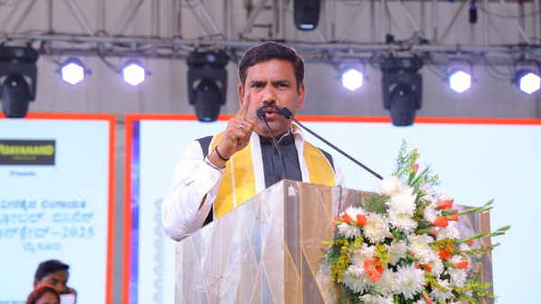 BJP Leader s Holy Dip Sparks Controversy Vijayendra Responds To Mallikarjun Kharge